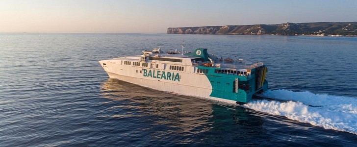 Avemar Dos is a high-speed ferry that now features the new generation Rolls-Royce mtu engines