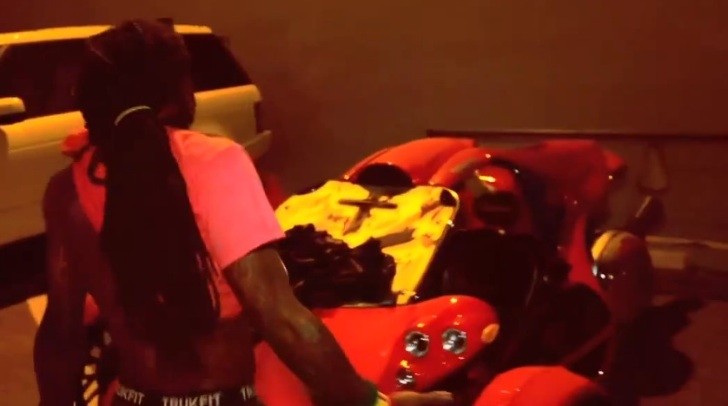 Nicki Minaj gives T-Rex to Lil Wayne