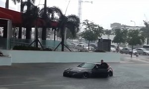 Nissan 370Z Driver Hydrolocks Engine Going through Miami Flood, Ends Up Pushing