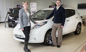 Nissan Delivers 100,000th Leaf to UK Customer