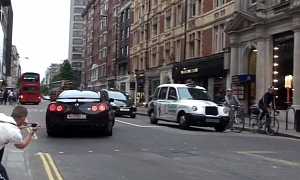 Nissan GT-R: Arab Drifting in London Traffic