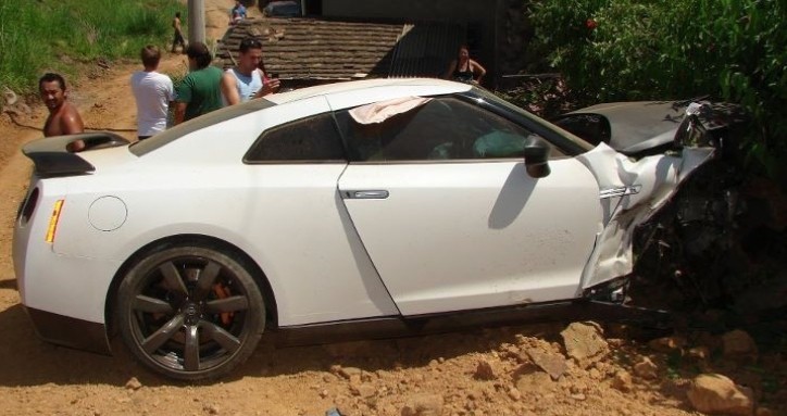Nissan GT-R crash in Brazil