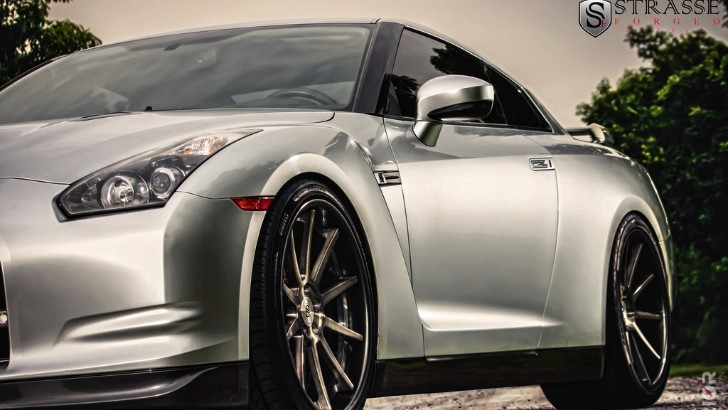 Nissan GT-R Gets Strasse Forged Wheels
