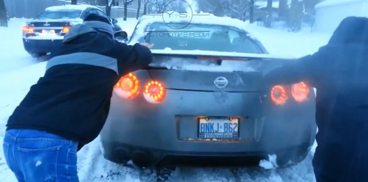 Nissan GT-R on summer tires trapped in the snow