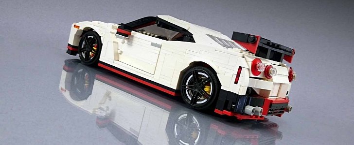 Nissan GT-R Nismo Lego model