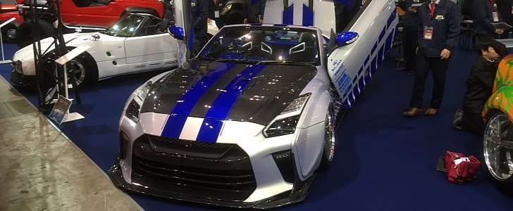 Nissan GT-R Roadster Made from 350Z Is Slightly Trashy Thanks to Lambo Doors