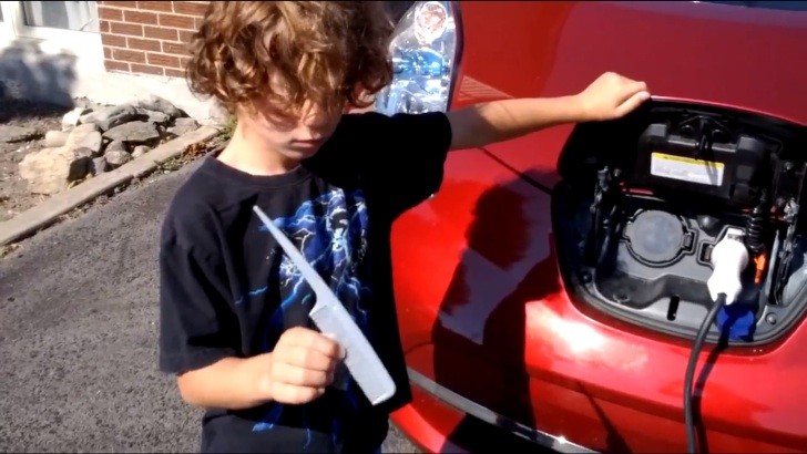 Kid steals Nissan Leaf charger