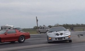 No-Preparation Drag Race: Pontiac Nearly Hits the Other Car and Does a Violent Recovery
