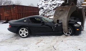 Not For The Faint-Hearted: Dodge Viper Smashed Into Pieces by Claw
