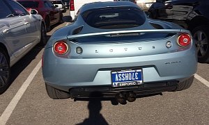 Offensive Upside Down License Plate Makes this Lotus a Troll