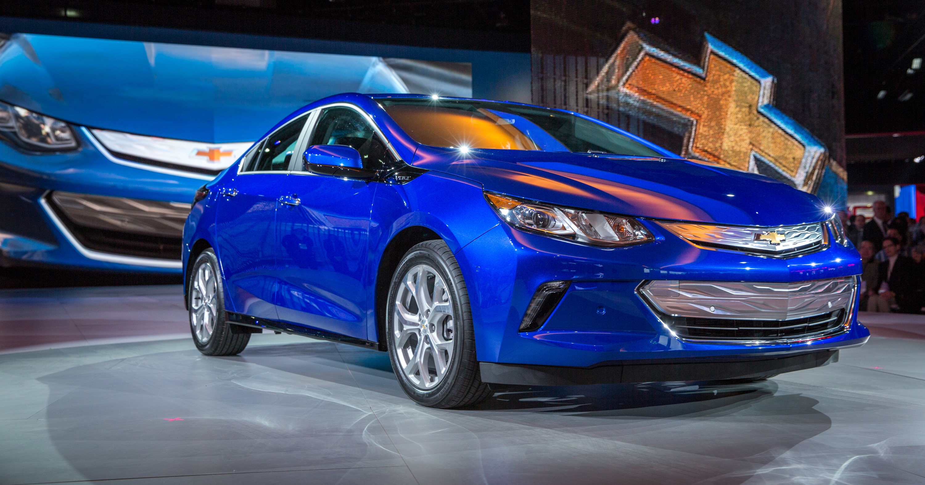 Official 2016 Chevrolet Volt EPARated Electric Range Rises to 53