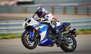 2014 Yamaha YZF-R1 Official Pictures and Prices