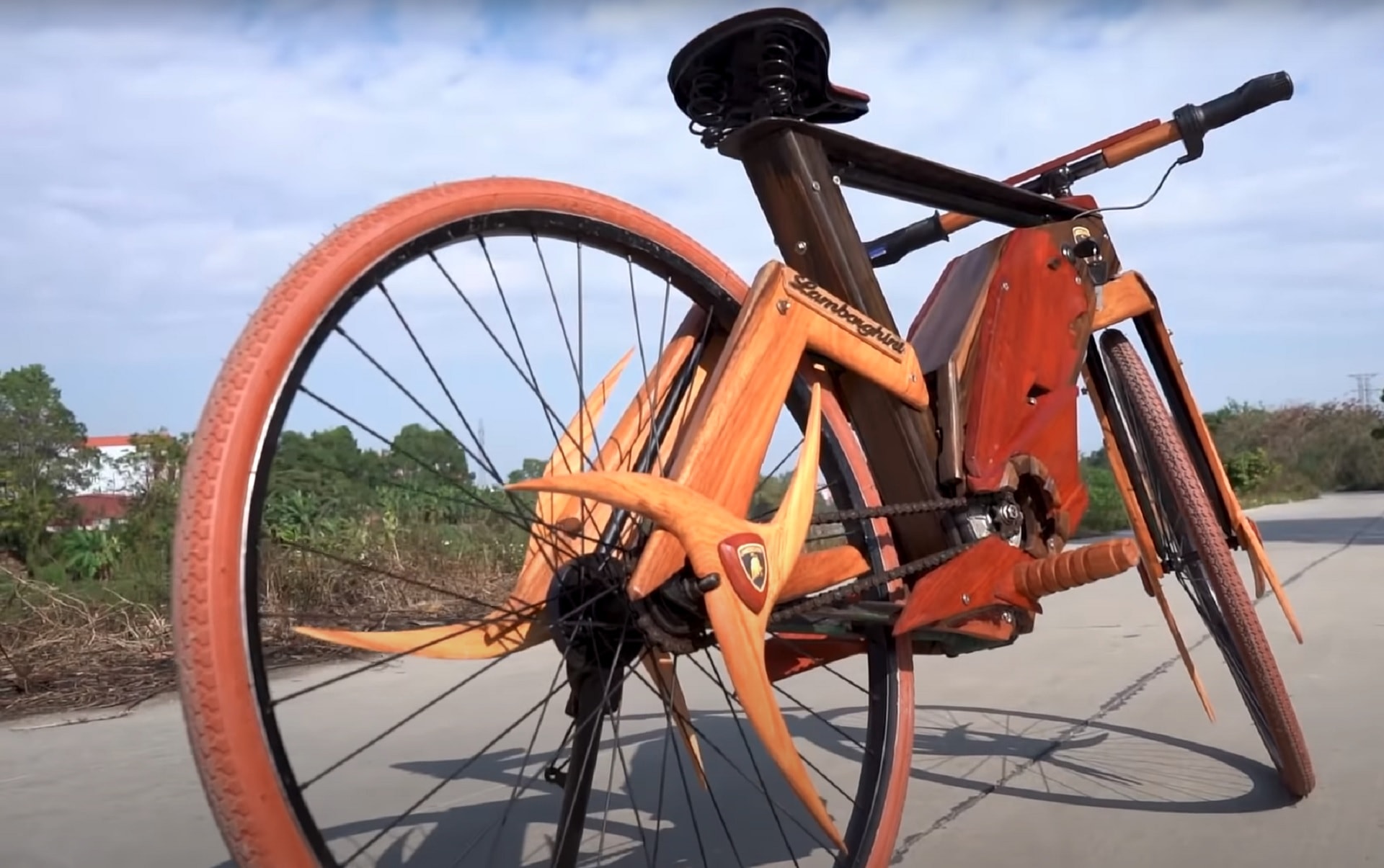 Old, Rusty Two-Wheeler Gets a Complete Makeover, Returns as a Stunning  Lamborghini E-Bike - autoevolution