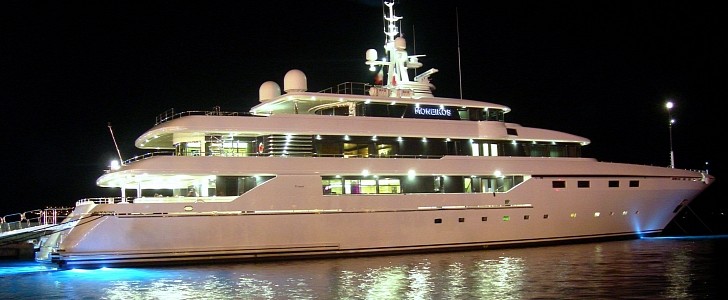 Moneikos is a gorgeous superyacht built by the prestigious Codecasa