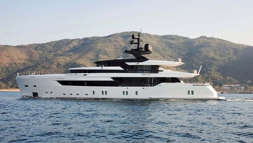 The Kamakasa is currently the only Sanlorenzo 44 Alloy on the market