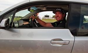 One Lucky Shot Brought Hunter Mahan a BMW i3 at the BMW Golf Championship