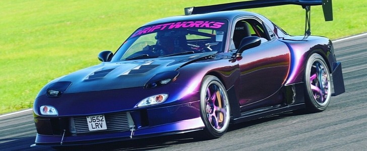 1992 Mazda RX-7 FD3 on the track