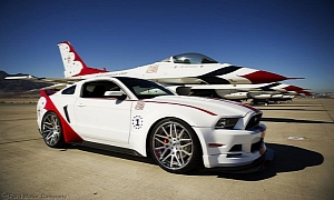 One-off USAF Thunderbirds Edition Mustang Raises $398,000 for Charity