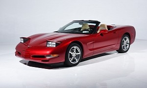One-Owner Chevy Corvette Convertible Shows Minimum Mileage on Its C5 Odo