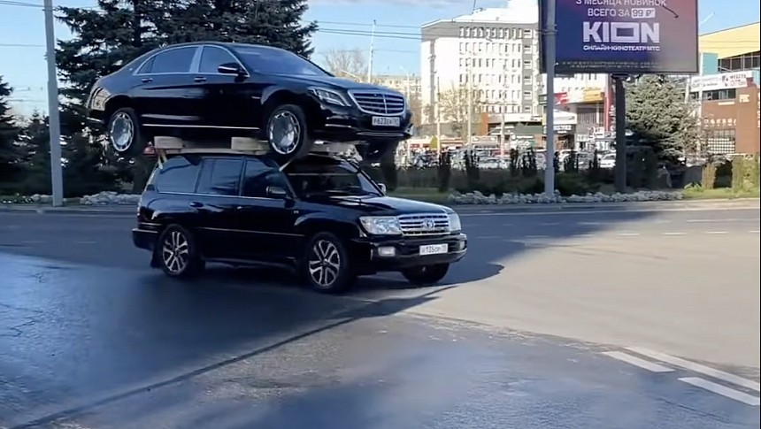 Toyota Land Cruiser carries a Mercedes-Maybach S-Class on its roof
