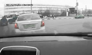 Only in Russia: True Hero in Traffic!