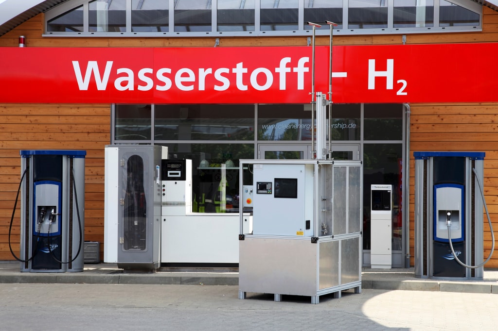 Opel is helping develop ways to efficiently test hydrogen filling stations