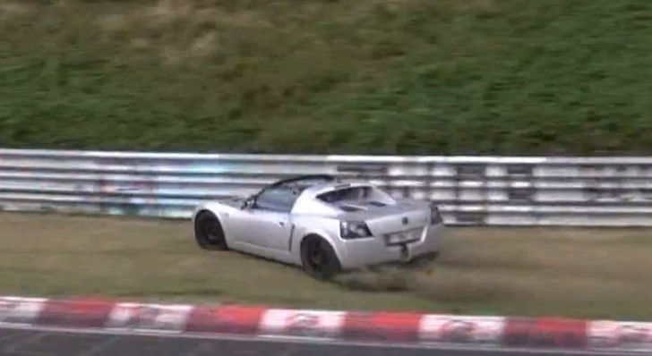 Opel speedster crash