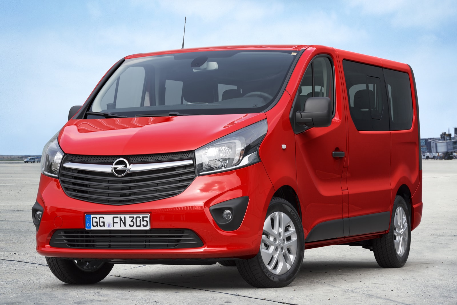 Opel Vivaro B Combi Variant Detailed, Priced From €30,327 in Germany -  autoevolution