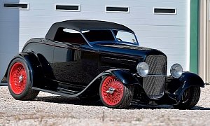Open-Eyed 1932 Ford V8 Roadster Looks Like a Mobster Hat
