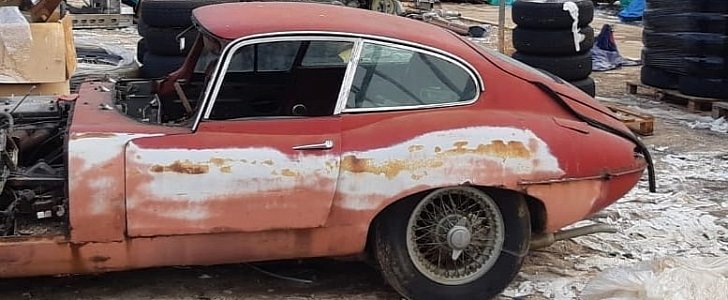 Over 30 rusty Jaguars found abandoned in English greenhouse