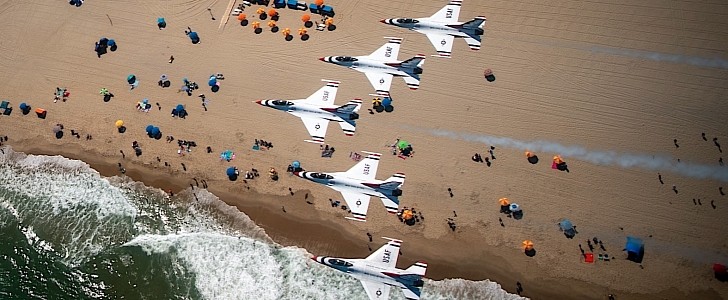 Thunderbirds F-16s over Ocean City beach