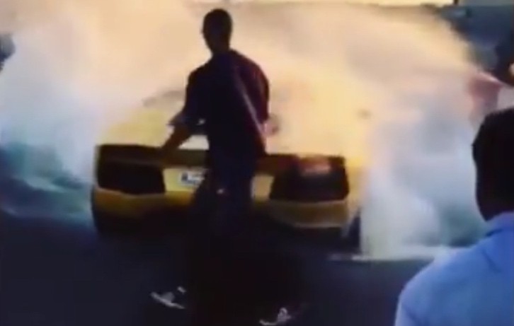 Owner Sees His Lamborghini Aventador Burning while Desperately Trying to Save It