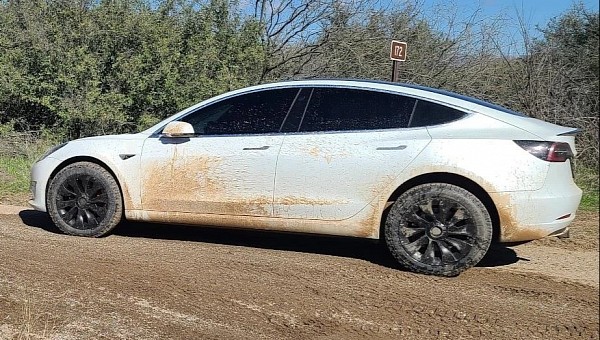 Owner turns Tesla Model 3 Performance into a capable soft-roader
