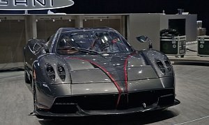 Pagani Huayra Roadster Looks Stunning in Carbon With Red Stripes