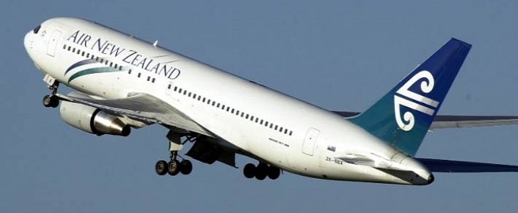 Air New Zealand flight delayed after pair refuses to pay attention to the security briefing