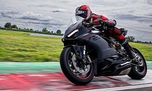 Panigale V2 Black on Black Makes Ducati Red Look So Yesterday