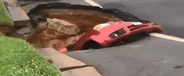 Dodge Caravan goes down massive sinkhole in Virginia