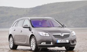Parkers Names Insignia its Family Estate Car of 2011