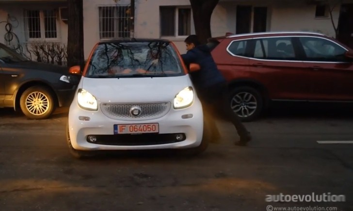 Parking a Smart Fortwo Sideways By Hand