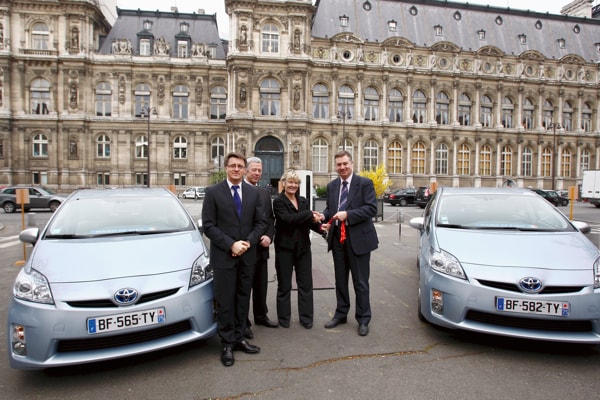Handover ceremony held on March 18th at the Paris City Hall