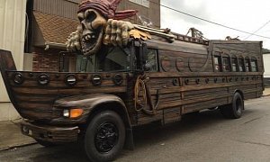 Parrrty in This “Masterpiece” School Bus Turned Into Pirate Ship