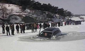 Passenger Barely Escaped out of Sinking Audi Q7 After the Thin Ice Broke