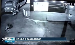 Passengers Jump Out of Moving Bus to Escape Robbers