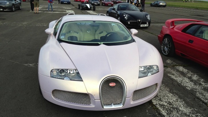 Pearlescent Pink Wrap for Bugatti Veyron