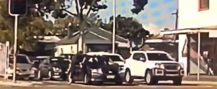 Pedestrian randomly attacks cop in unmarked car at traffic lights