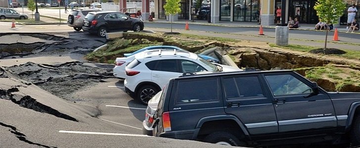Pennsylvania sinkhole swallows 6 cars in the parking lot of local store