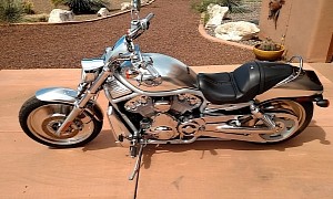 Peter Fonda-Owned 2003 Harley-Davidson V-Rod Is a Chrome-Cold Masterpiece