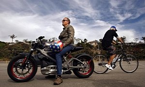 Peter Fonda Rides the Harley-Davidson LiveWire, Can’t Stash Money in the Tank