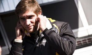 Petrov Insists He Will Not Be No 2 Driver at Renault