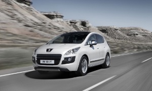 Peugeot Unveils the 3008 HYbrid4, World's First Diesel Hybrid
